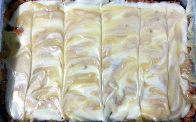 Torta de limão com cobertura de chocolate branco