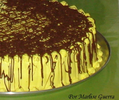 Bolo mousse de pêssego com sorvete de creme