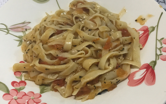 Macarrão com manjericão