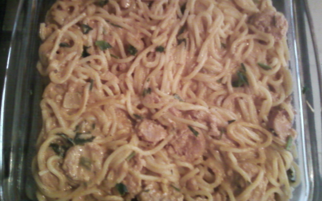 Macarrão com linguiça calabresa e creme de leite