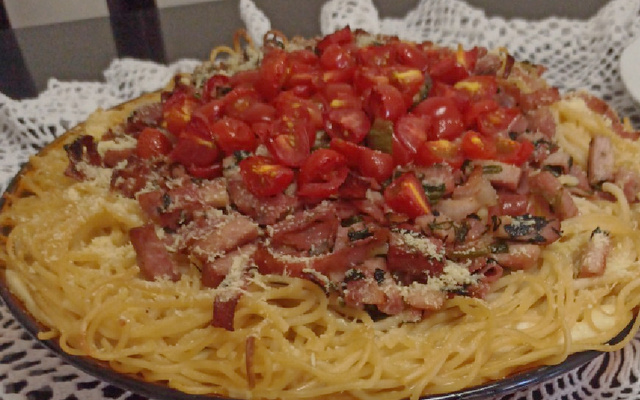 Macarrão com presunto e molho branco