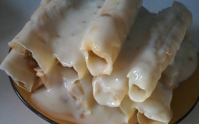 Panquecas de frango ao molho branco