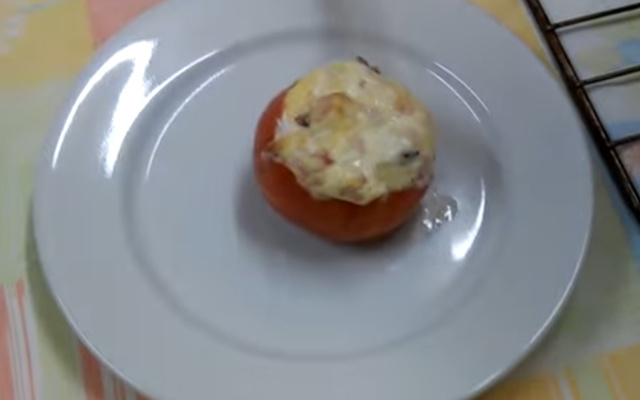 Tomate recheado ao forno