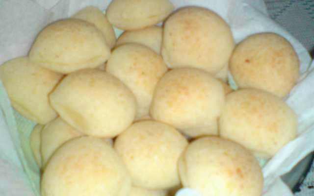 Pão de queijo mineiro fácil