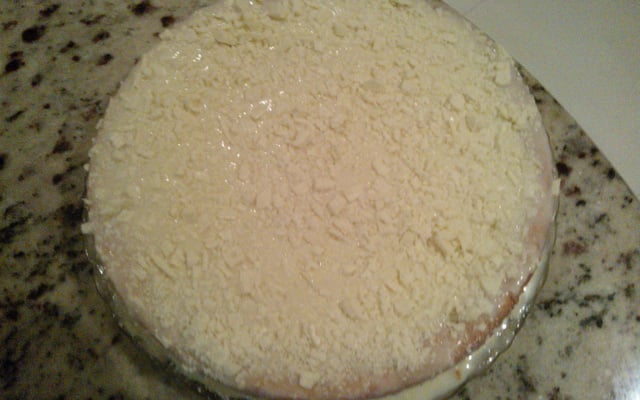 Bolo gelado de chocolate branco