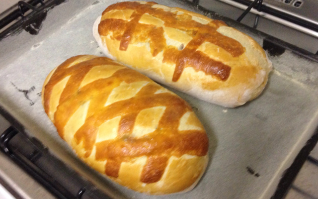 Pão caseiro recheado com calabresa