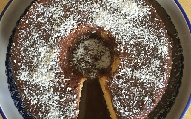 Bolo simples fácil fácil