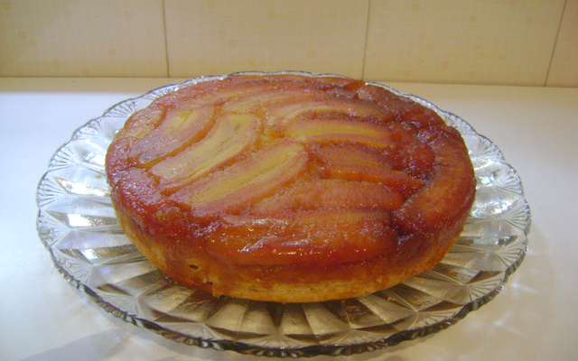 Bolo de banana caramelado