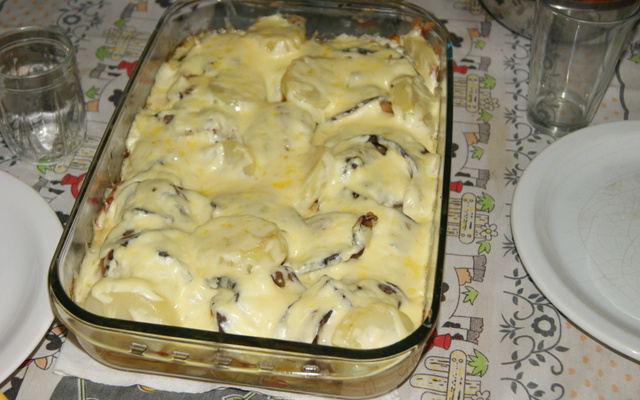 Coxa de frango ao requeijão e bacon