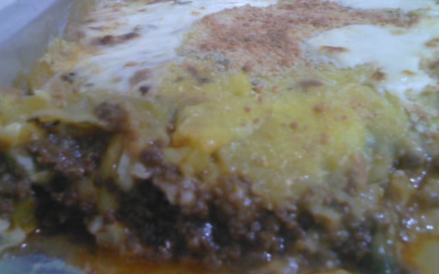 Escondidinho de mandioca e mandioquinha com carne moída