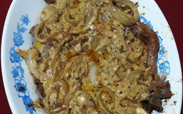 Bife acebolado especial com Hellmanns