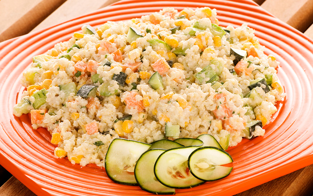 Salada de quinua com legumes