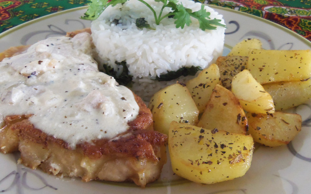 Filé de peixe ao molho de sidra e batatas à doré
