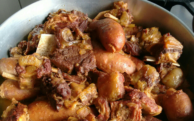 Costela com linguiça na pressão