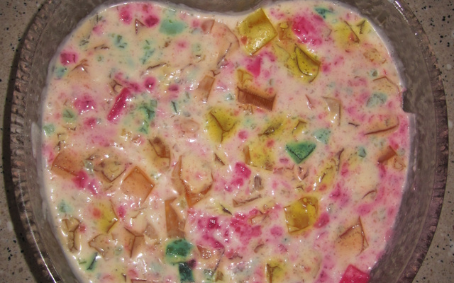 Sobremesa colorida de gelatina