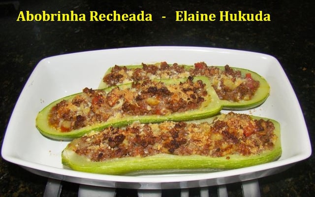 Abobrinha recheada fácil