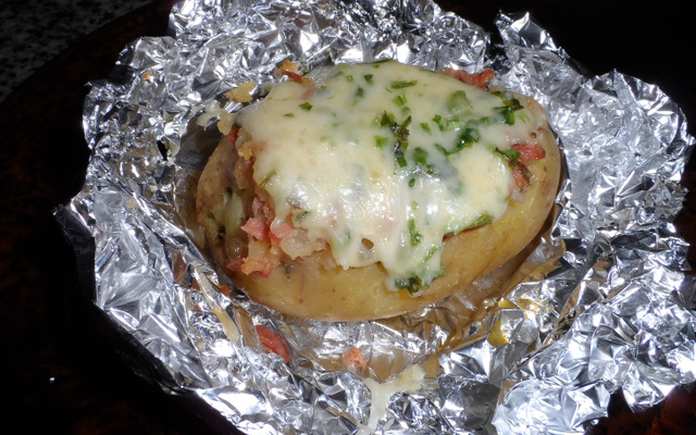 Batata recheada com calabresa defumada