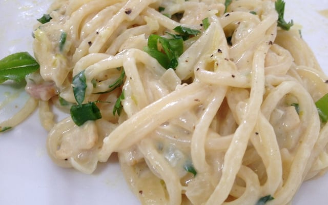 Pennes ao molho de queijos