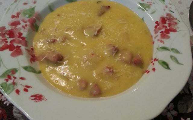 Caldo de mandioquinha (batata baroa) com calabresa