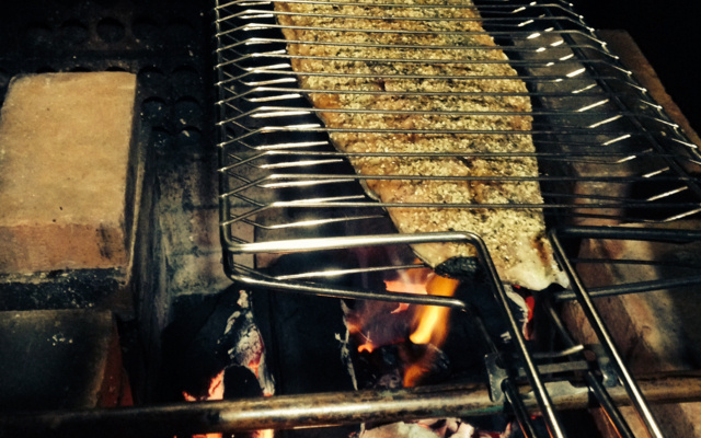 Salmão grelhado com castanha