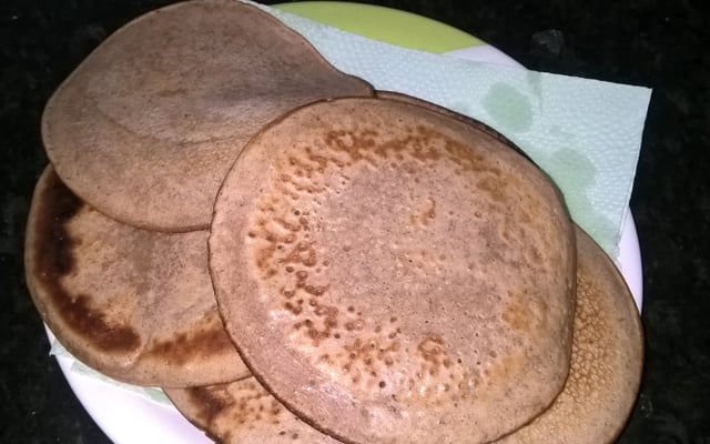 Panqueca doce de chocolate e banana