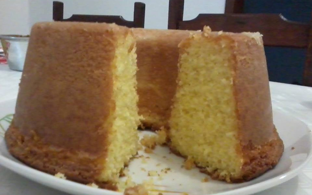 Bolo de laranja com calda
