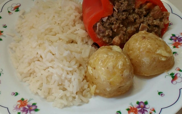 Pimentão recheado com carne moída