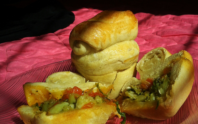 Esfirra de brócolis e queijo