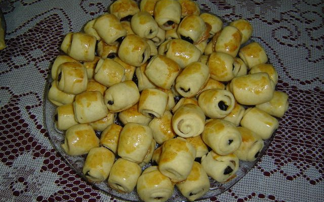 Enroladinho de bacon com ameixa