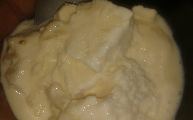 Sorvete cremoso de abacaxi