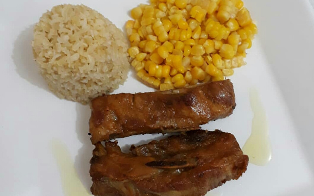 Costelinha de porco ao molho de laranja