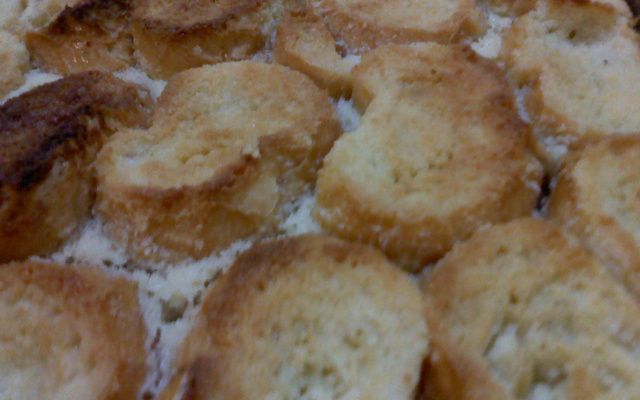 Bolo doce de pão amanhecido