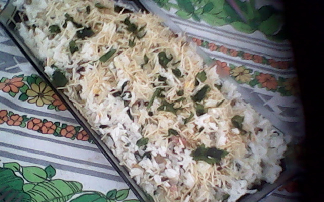 Arroz cremoso com bacon, ervilha e batata palha