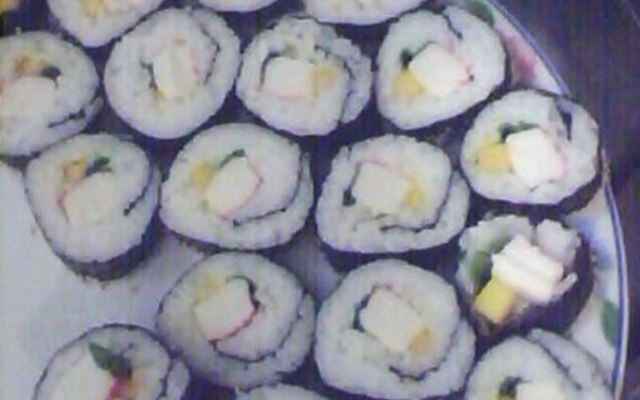 Sushi de kani com manga (versão Brasil)