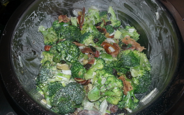 Salada de brócolis natalina