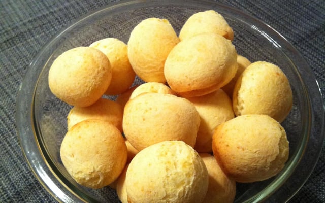 Pão de queijo mineiro