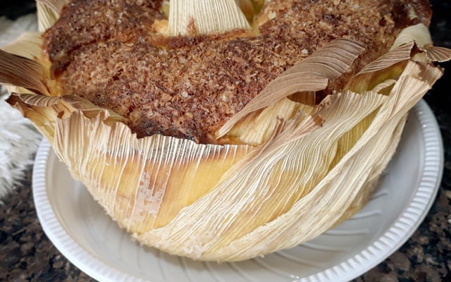 Bolo pamonha na palha do milho