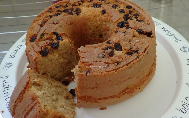 Bolo integral com passas no liquidificador