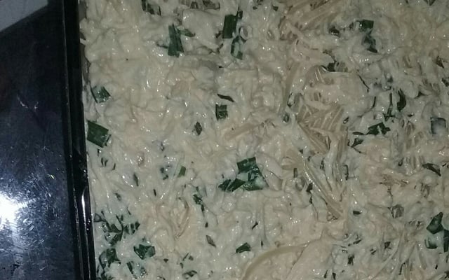 Macarrão ao molho branco com frango