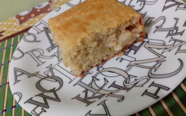 Bolo prático de banana e maçã