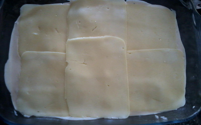 Batatas ao forno com molho branco e requeijão