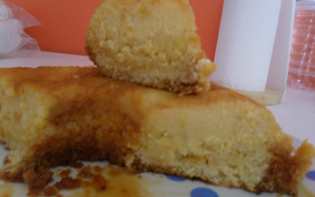 Bolo cremoso de milho verde