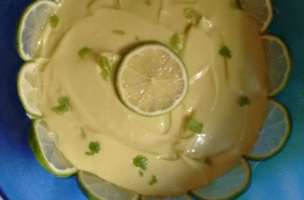 Mousse de abacate com limão
