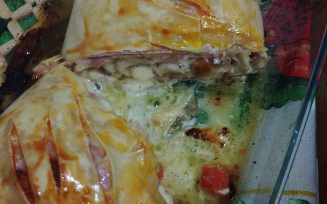 Rocambole  de massa de pastel