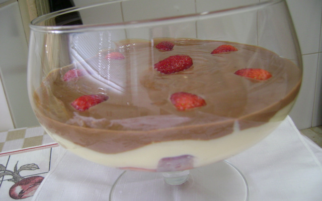 Morango com creme e chocolate