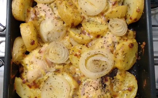 Sobrecoxas de frango com Creme de cebola e orégano