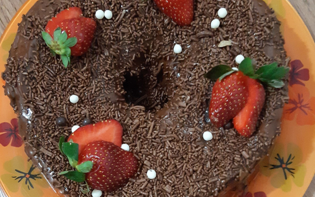 Bolo bombom de morango