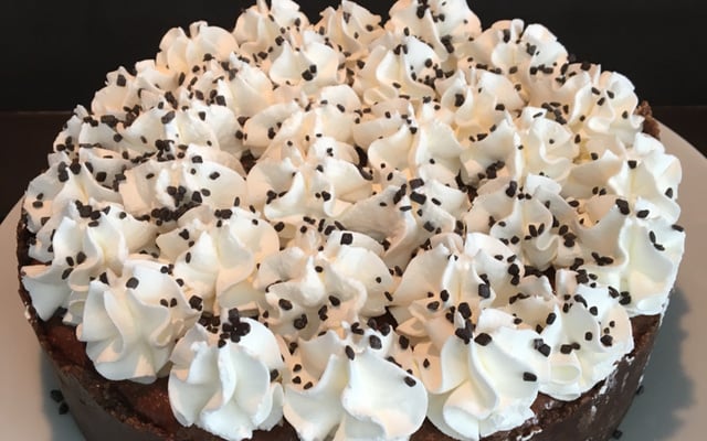 Torta mousse de chocolate com chantilly