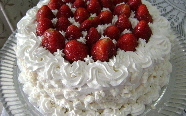 Bolo merengue de morango