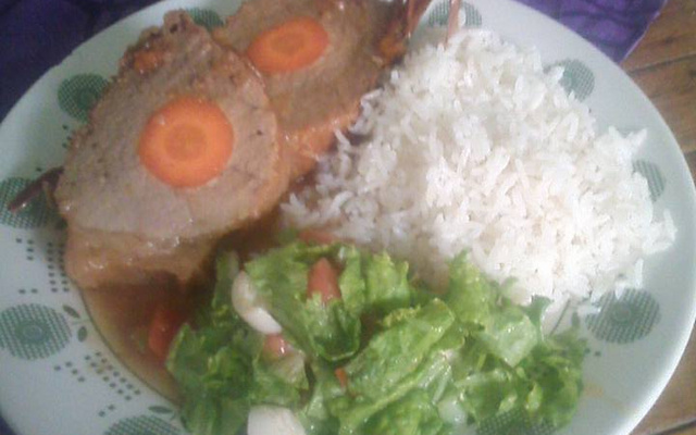 Lagarto recheado com cenoura na cerveja